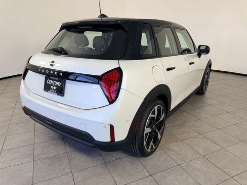New 2026 MINI Cooper 4-Door Hardtop image 9