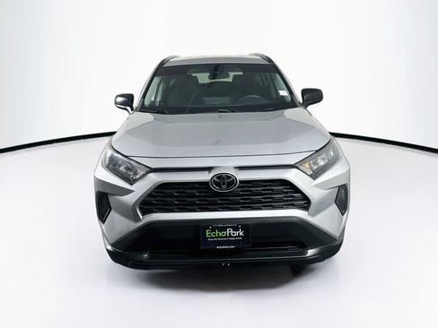 Used 2021 Toyota RAV4 LE FWD image 2