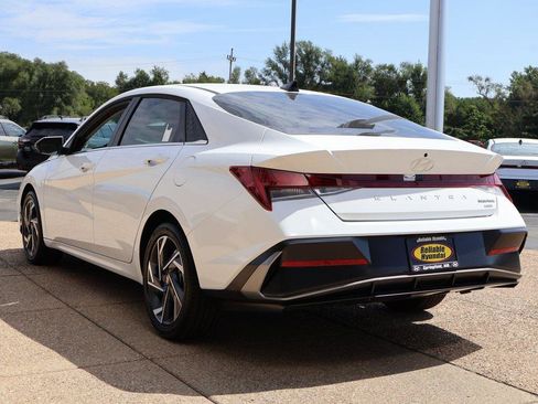 New 2025 Hyundai Elantra Limited image 4