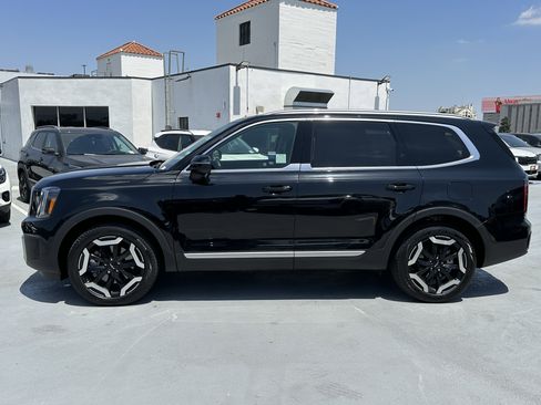 Used 2025 Kia Telluride EX FWD image 3