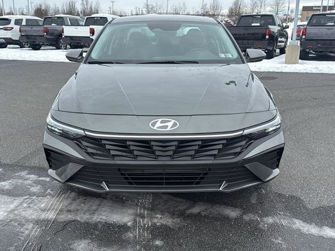 Used 2025 Hyundai Elantra SE image 17