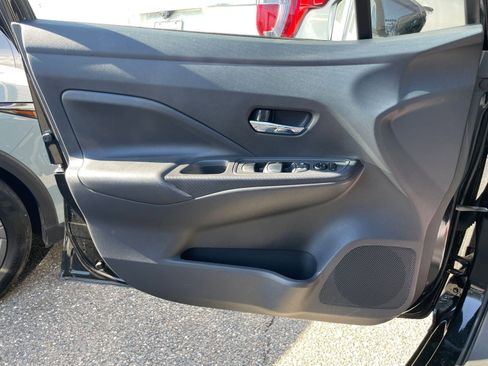 Used 2025 Nissan Versa SV image 18