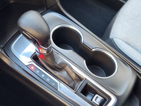 Used 2022 Chevrolet Equinox LS w/ LS Convenience Package image 22