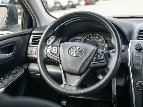 Used 2015 Toyota Camry LE image 12