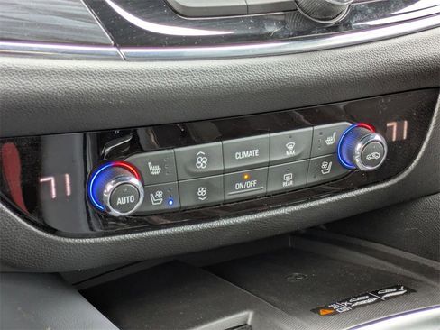 Used 2024 Buick Enclave Premium image 22