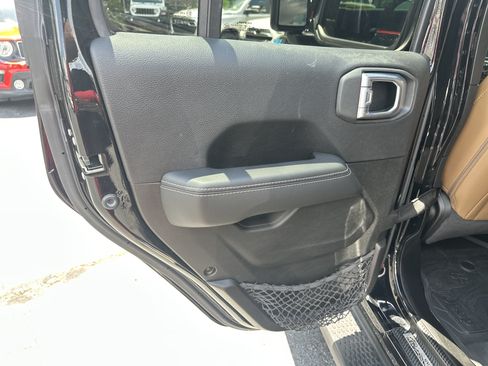 Used 2023 Jeep Wrangler Unlimited Sahara AWD/4WD image 25