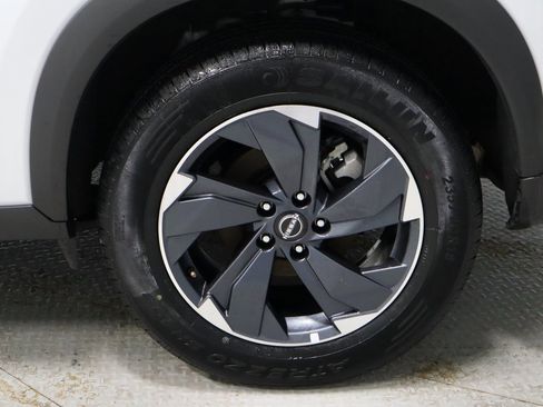 Certified 2025 Nissan Rogue SV image 19