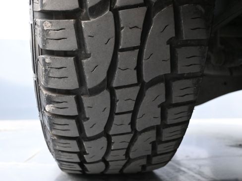 Used 2022 GMC Yukon SLT w/ SLT Premium Package image 18