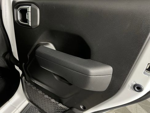 Used 2024 Jeep Wrangler Sport S image 31