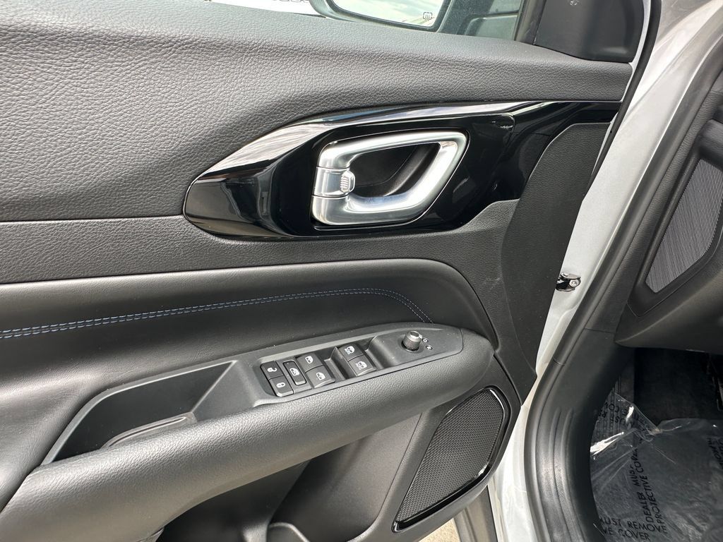 New 2026 Jeep Compass Latitude AWD/4WD image 21