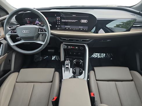 Certified 2025 Audi Q5 Premium w/ Premium Plus AWD/4WD image 9