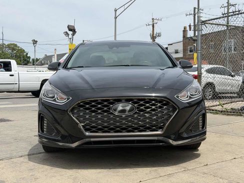 Used 2019 Hyundai Sonata Limited w/ Ultimate Package 04 FWD image 2