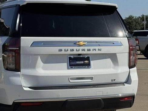Certified 2024 Chevrolet Suburban LT RWD image 8