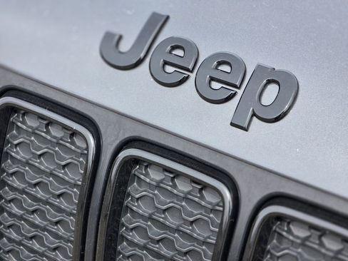 Used 2023 Jeep Renegade Altitude w/ Sun/Sound Group image 4