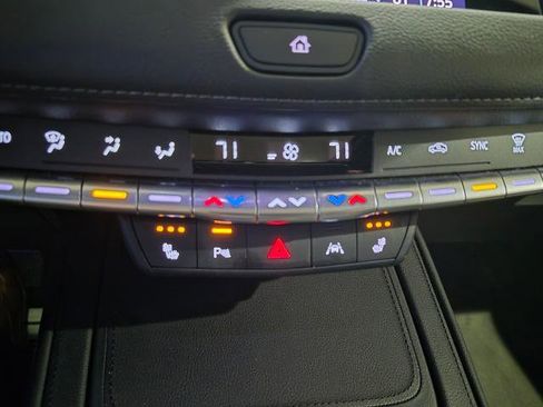 Used 2023 Cadillac XT4 Luxury w/ Cold Weather Package image 22