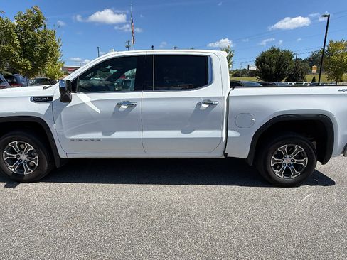 Used 2025 GMC Sierra 1500 SLT AWD/4WD image 11