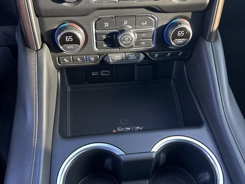 Used 2021 Chevrolet Tahoe High Country w/ Premium Package RWD image 18