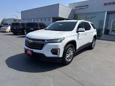 Used 2023 Chevrolet Traverse LT FWD image 3