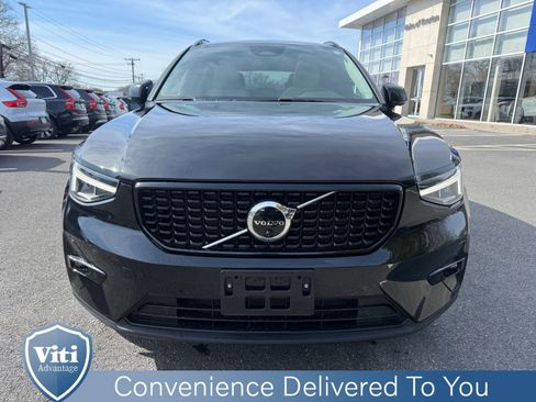 Used 2023 Volvo XC40 B5 Plus w/ Driver Assist Package image 3