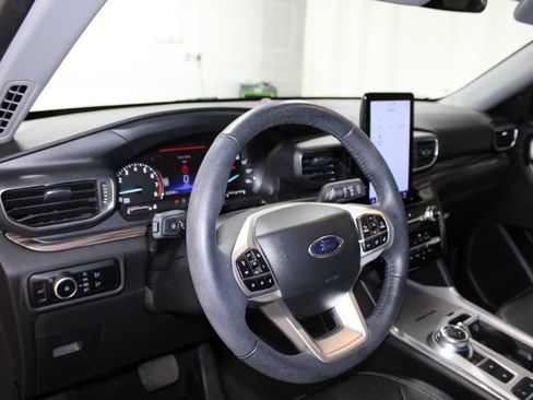 Used 2023 Ford Explorer Limited w/ Limited Technology Package RWD image 17
