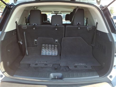 Used 2022 Nissan Pathfinder SV image 8