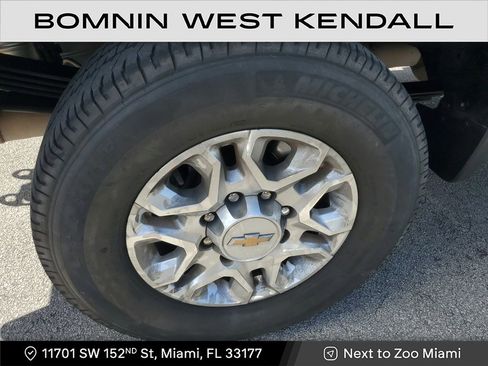 Used 2024 Chevrolet Silverado 2500 LT w/ Convenience Package image 8