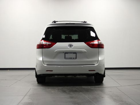 Used 2017 Toyota Sienna XLE image 5