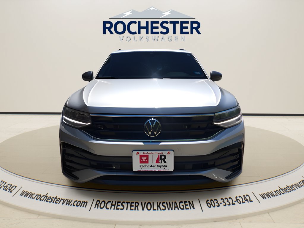 Used 2024 Volkswagen Tiguan SE R-Line AWD/4WD image 2