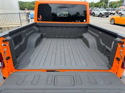 Used 2025 Jeep Gladiator Sport AWD/4WD image 6