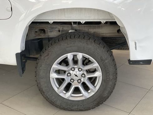 Used 2020 Chevrolet Silverado 1500 LT w/ Convenience Package AWD/4WD image 11