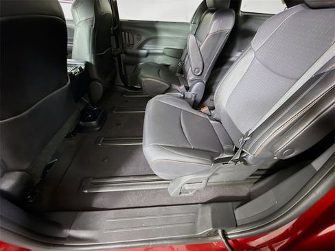Certified 2022 Toyota Sienna XSE image 30
