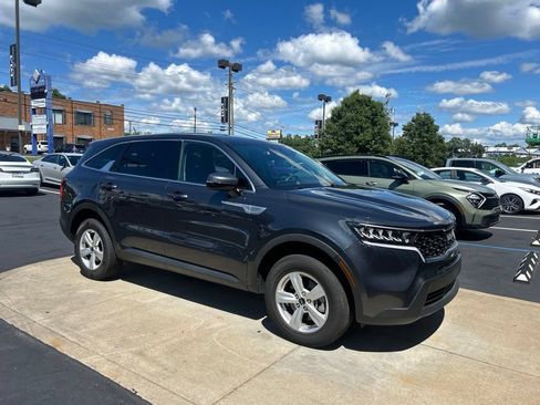 Used 2023 Kia Sorento LX AWD/4WD image 1