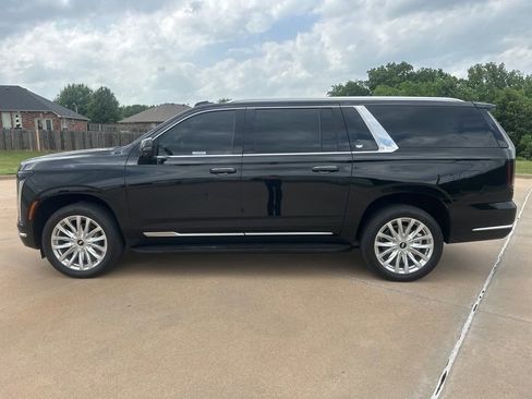 Used 2025 Cadillac Escalade ESV Luxury AWD/4WD image 2