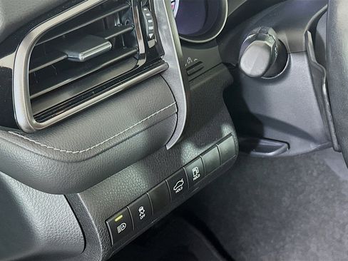 Used 2023 Toyota Camry SE image 16