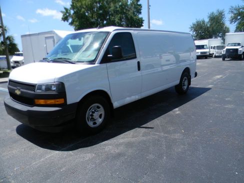 Used 2019 Chevrolet Express 3500 Extended w/ Driver Convenience Package RWD image 8