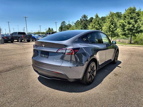 Used 2023 Tesla Model Y Long Range AWD/4WD image 8