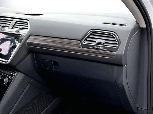 Used 2024 Volkswagen Tiguan SE image 18