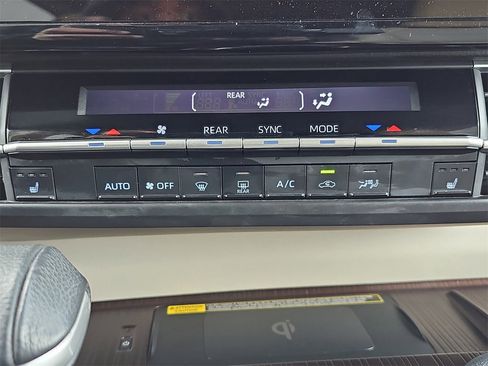 Used 2021 Toyota Sienna XLE image 22