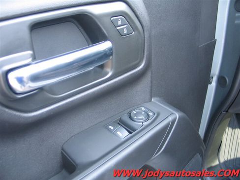 Used 2024 GMC Sierra 1500 Pro w/ Pro Value Package AWD/4WD image 3