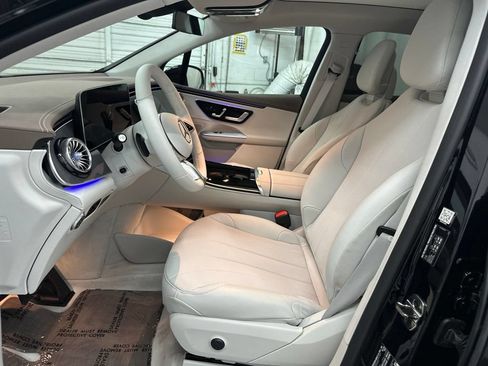 New 2026 Mercedes-Benz EQE 320 4MATIC SUV image 19
