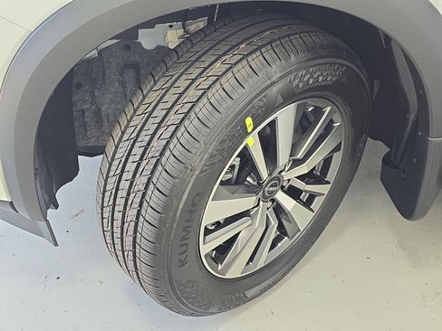 New 2025 Nissan Pathfinder SL w/ Black Appearance Package image 33