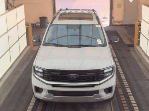 Used 2025 Ford Expedition Platinum AWD/4WD image 2