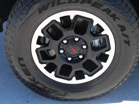 Certified 2025 Toyota 4Runner SR5 AWD/4WD image 10