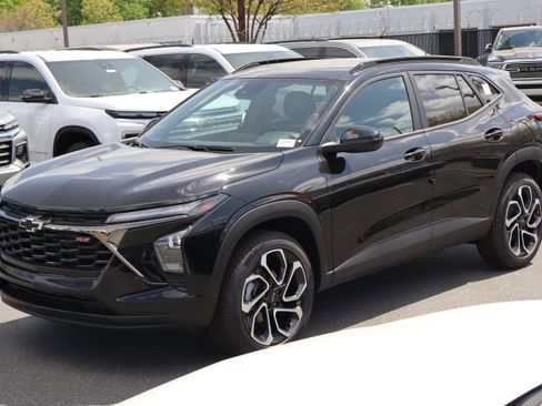 New 2026 Chevrolet Trax RS w/ Driver Confidence Package FWD image 3