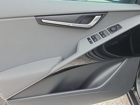 New 2026 Kia Niro EX FWD image 17