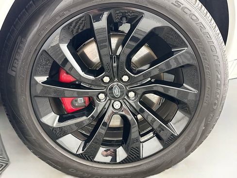 Used 2025 Land Rover Discovery Sport S image 29