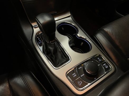 Used 2018 Jeep Grand Cherokee Overland image 29