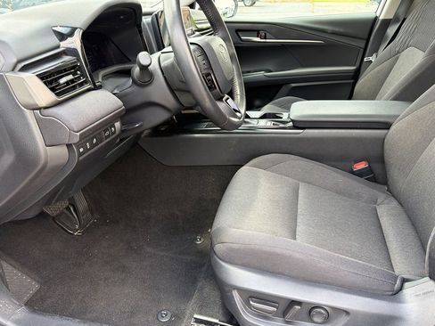 Used 2025 Toyota Camry LE w/ Convenience Package FWD image 9
