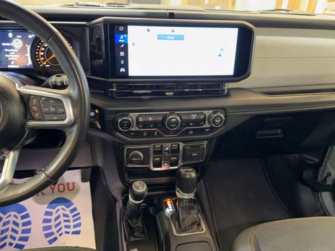 Used 2024 Jeep Wrangler Unlimited Sahara image 18