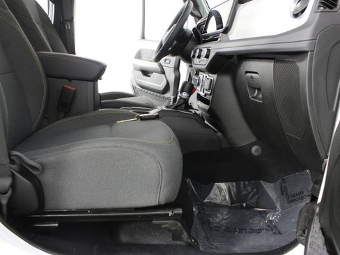 Used 2025 Jeep Wrangler Unlimited Sahara AWD/4WD image 19